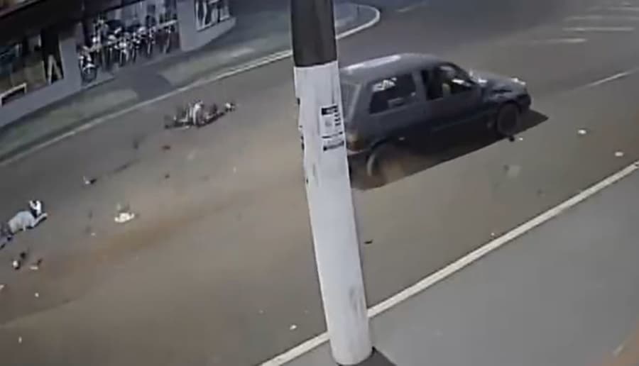 Câmeras de segurança registram grave acidente no Centro de Maracaju