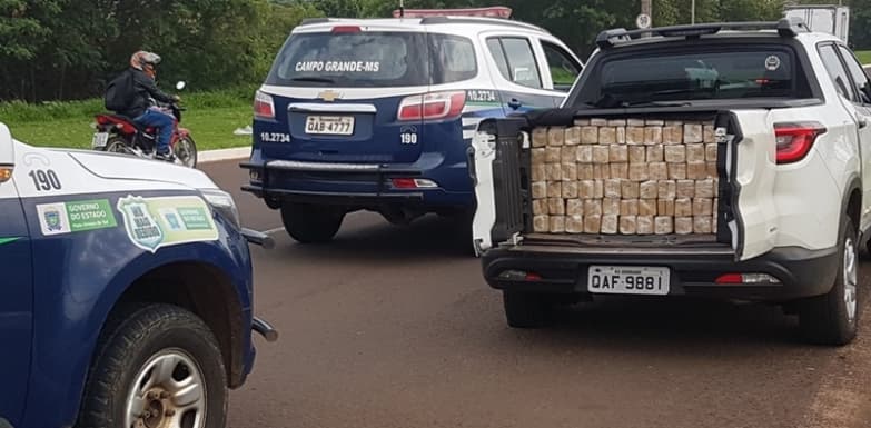 Perseguido pela PM, maracajuense atropela três e acaba preso com drogas na Capital
