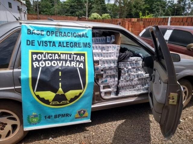 Carro quebra e contrabandista abandona carro recheado de cigarros do PY