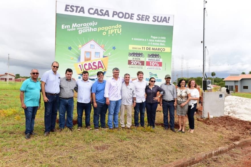Sorteio IPTU: Prefeito e secretários visitam construção de casa que será sorteada