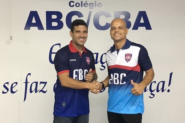 Ex-jogador de futebol Ídolo do Santos, Robert estará em Sidrolândia neste sábado