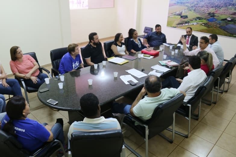 Em reunião, Prefeito recebe sindicalistas e sinaliza melhorias na educação