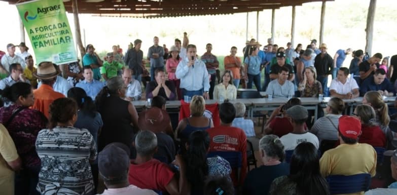 Prefeito Marcelo participa da entrega de CCUs a famílias do P.A. Eldorado