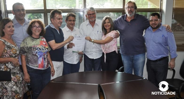 Deputados assinam ordem de serviço para implantação de rede de água no Nazareth