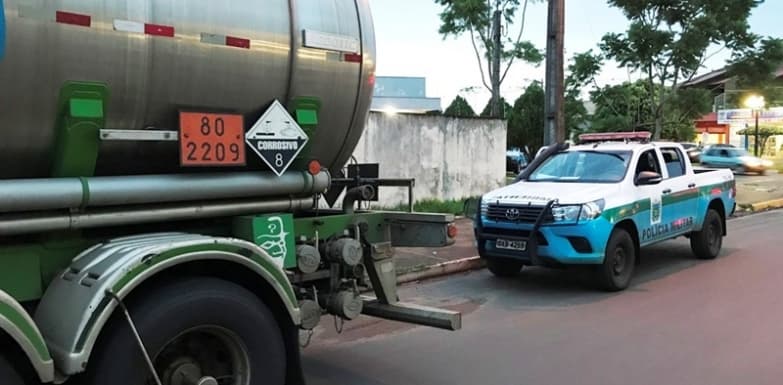 PMA apreende caminhão com carga de formol que seria entregue em Sidrolândia