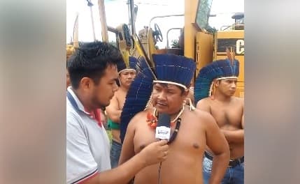 Servidor público e máquina ficam retidos em aldeia em manifestação por melhoria em estrada