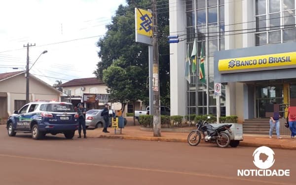 Bandidos roubam malote e matam homem de 47 anos em frente ao Banco do Brasil