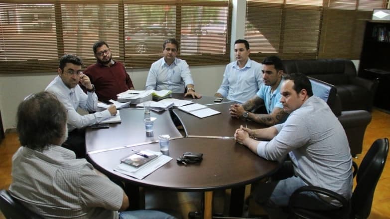 Prefeitura suspende transporte escolar e anuncia medidas por causa da paralisação