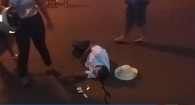 Idoso sofre corte na cabeça após ser atropelado; condutor fugiu do local