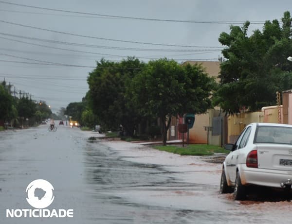 Clima: Sem trégua, chuva deve se prolongar até quinta-feira, diz Inmet