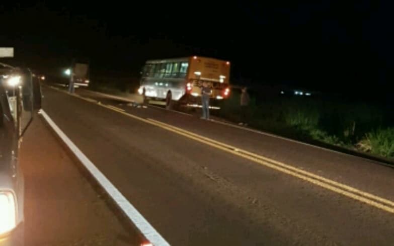 Adolescente morre ao descer de ônibus escolar e tentar atravessar a BR-060