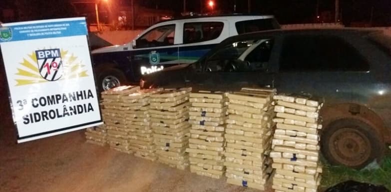 Polícia Militar apreende veículo abandonado com 499 kg de maconha