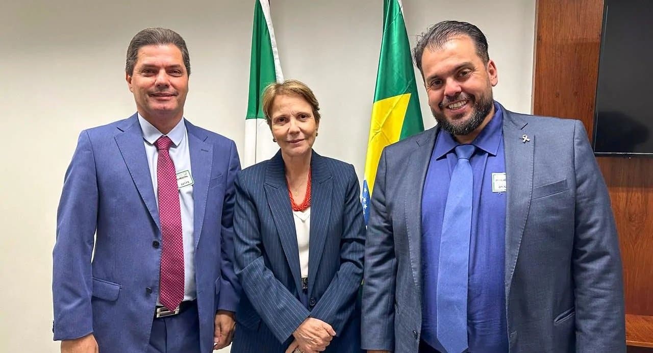 Senadora atende pedido de prefeito e vereador e garante recursos para aquisição de três veículos para Maracaju
