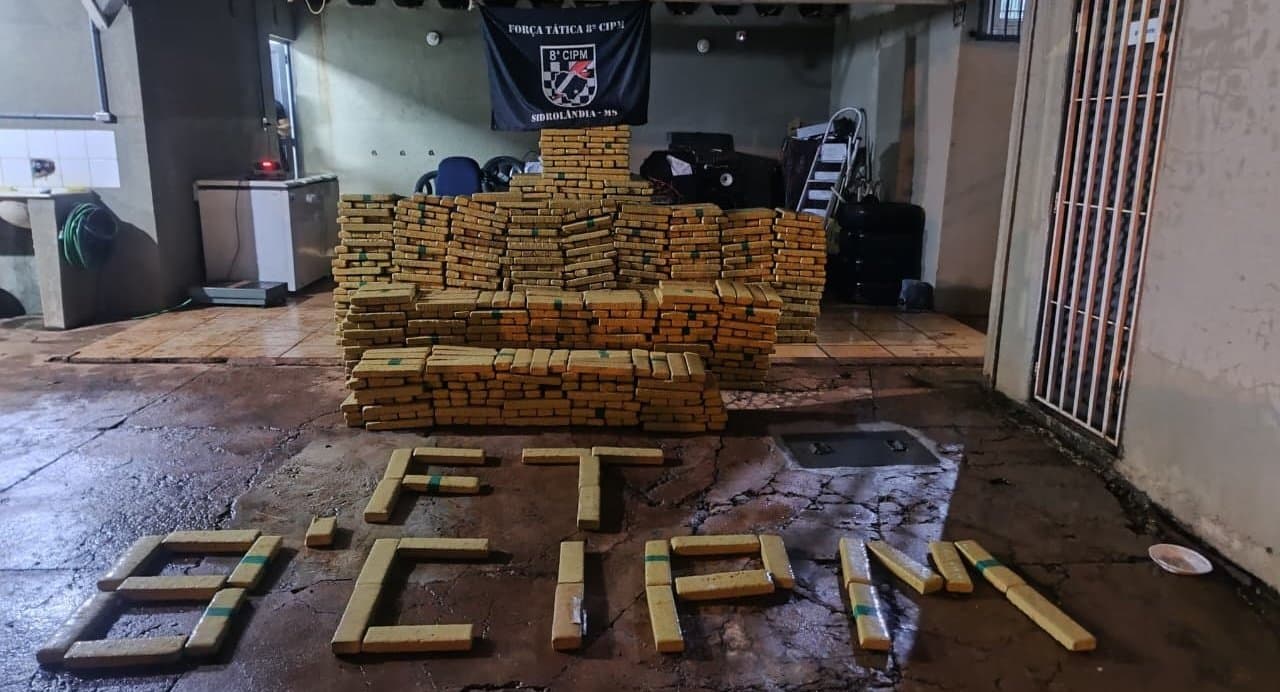 Força Tática apreende cerca de 1,8 tonelada de maconha escondidas em carros no Cascatinha II
