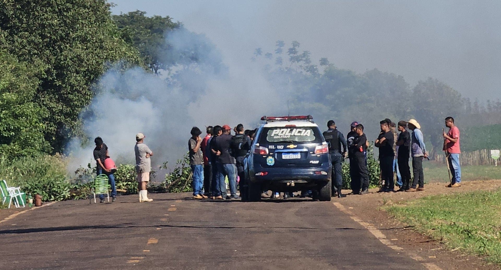Bloqueio de indígenas surte efeito e governador garante que recapeamento vai começar