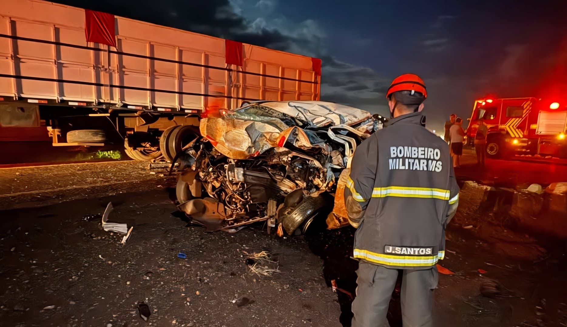 São identificados os três homens que morreram em grave acidente entre carro e carreta na BR-267