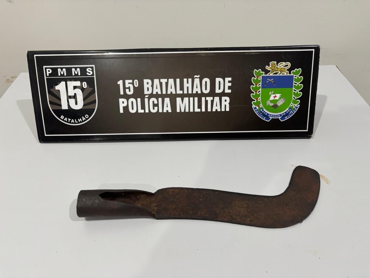 Jovem de 24 anos é preso pela PM após assaltar idosa utilizando foice em Maracaju