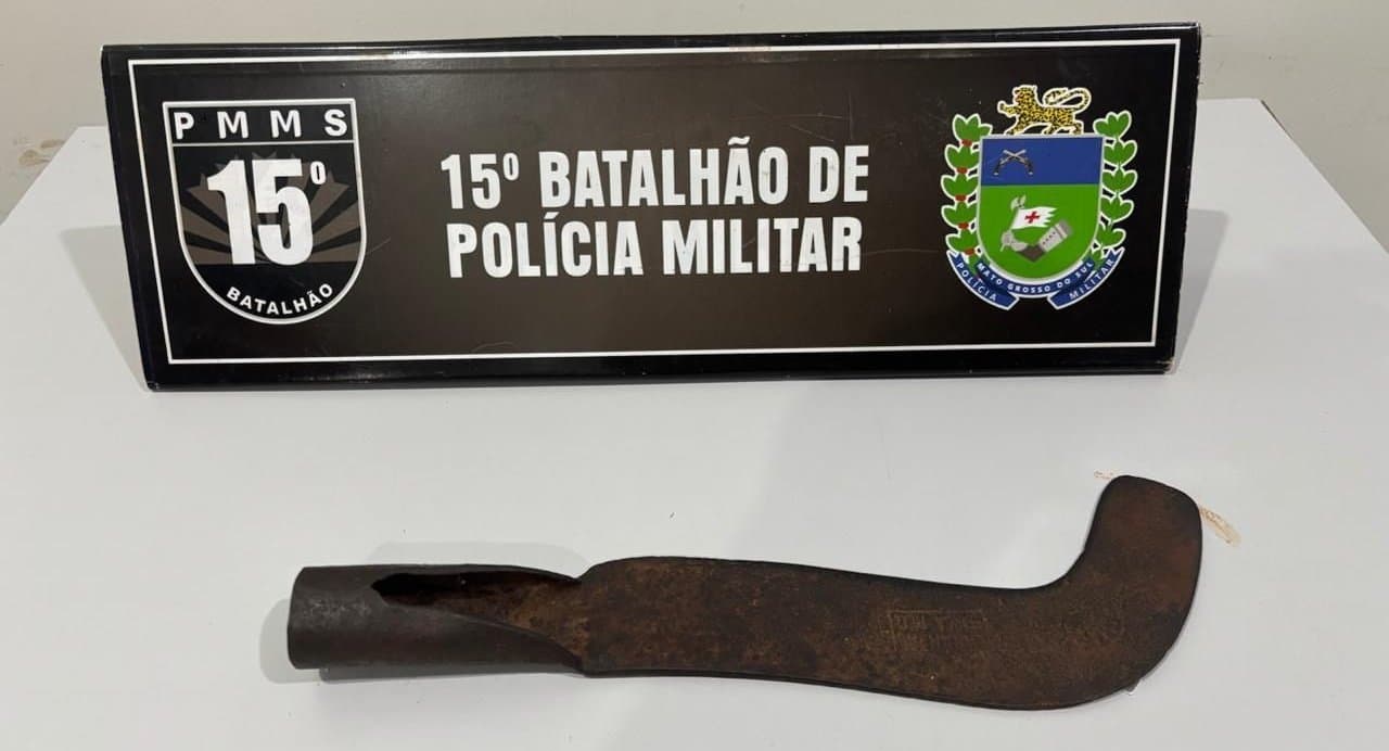 Jovem de 24 anos é preso pela PM após assaltar idosa utilizando foice em Maracaju