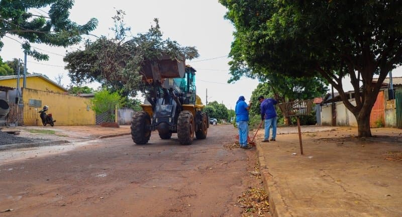 Prefeitura de Maracaju realiza ação de combate ao Aedes aegypti e retirada de entulho