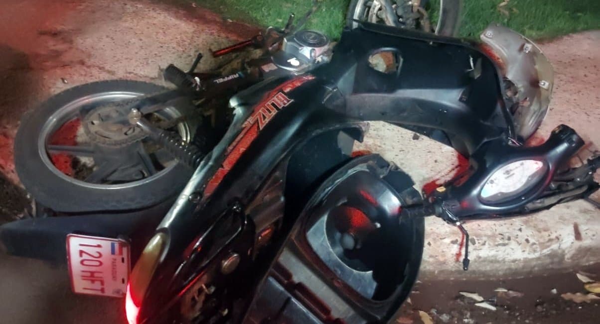Colisão entre motos após invasão de preferencial deixa três pessoas feridas em Maracaju