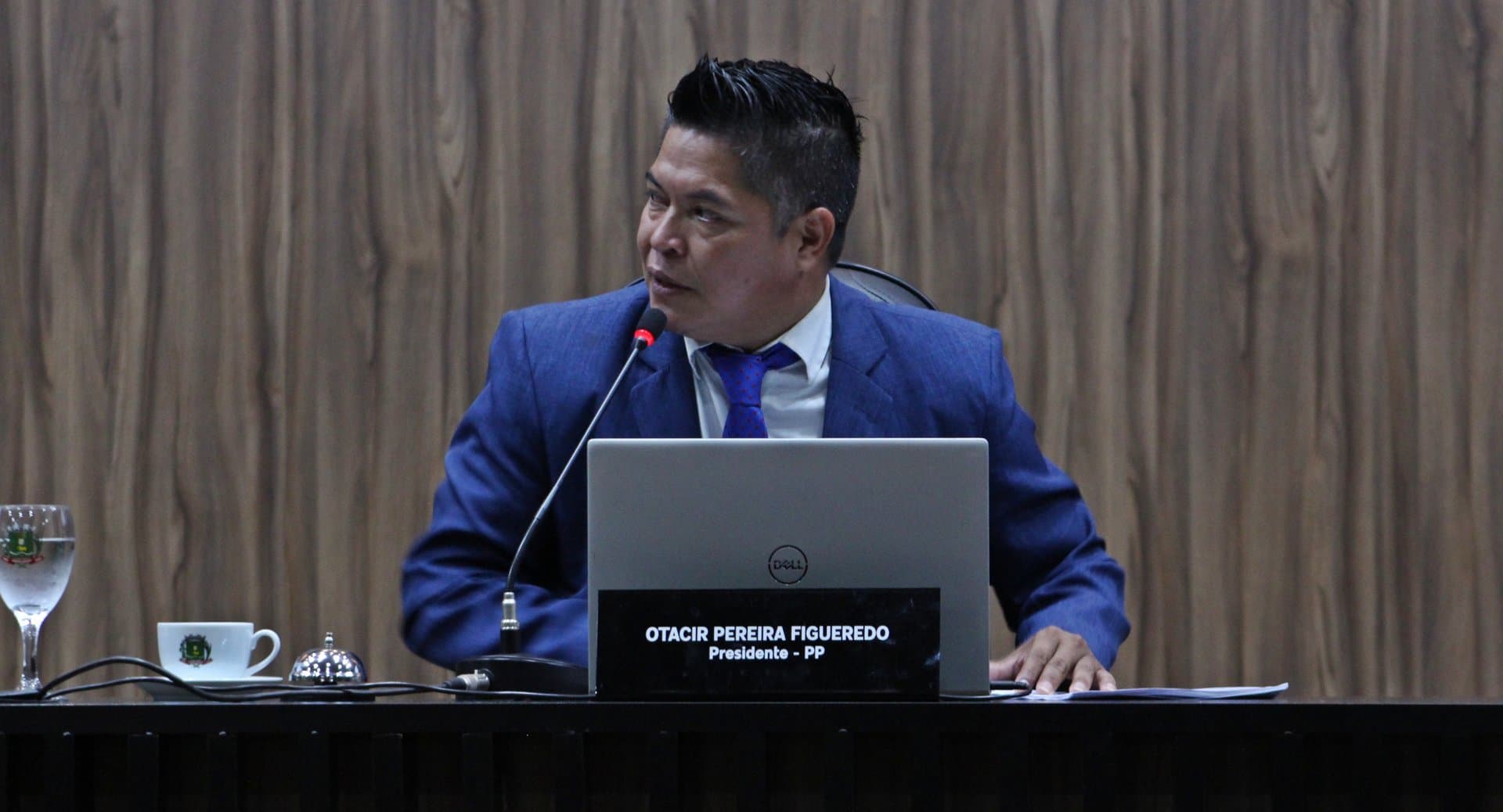 Gringo demonstra preocupação com fechamento de pequenas empresas e pede apoio do executivo