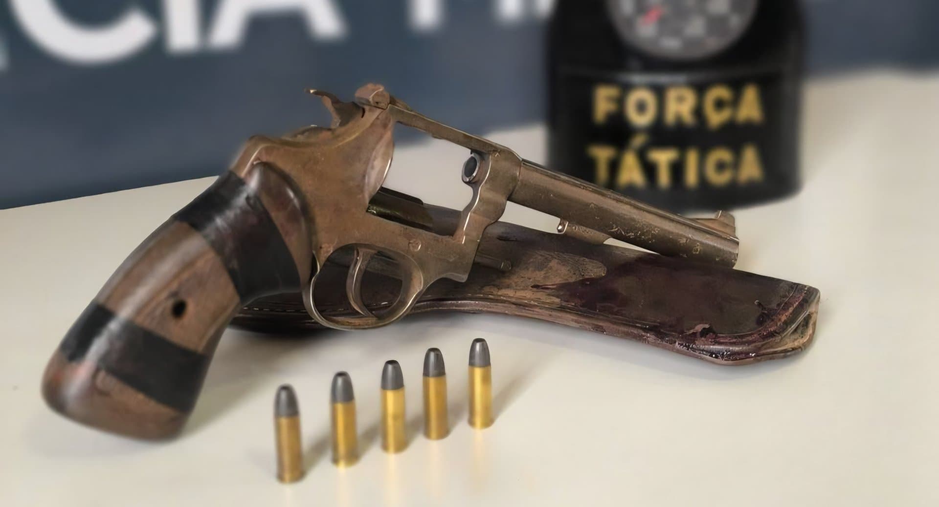Ao manusear arma, homem é atingido por disparo e encaminhado em estado grave para Campo Grande