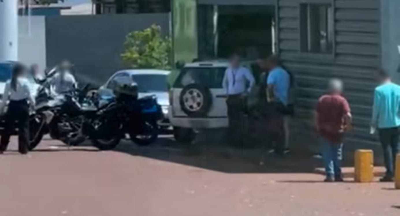 Motorista perde controle ao estacionar, invade conveniência e causa prejuízo em Maracaju