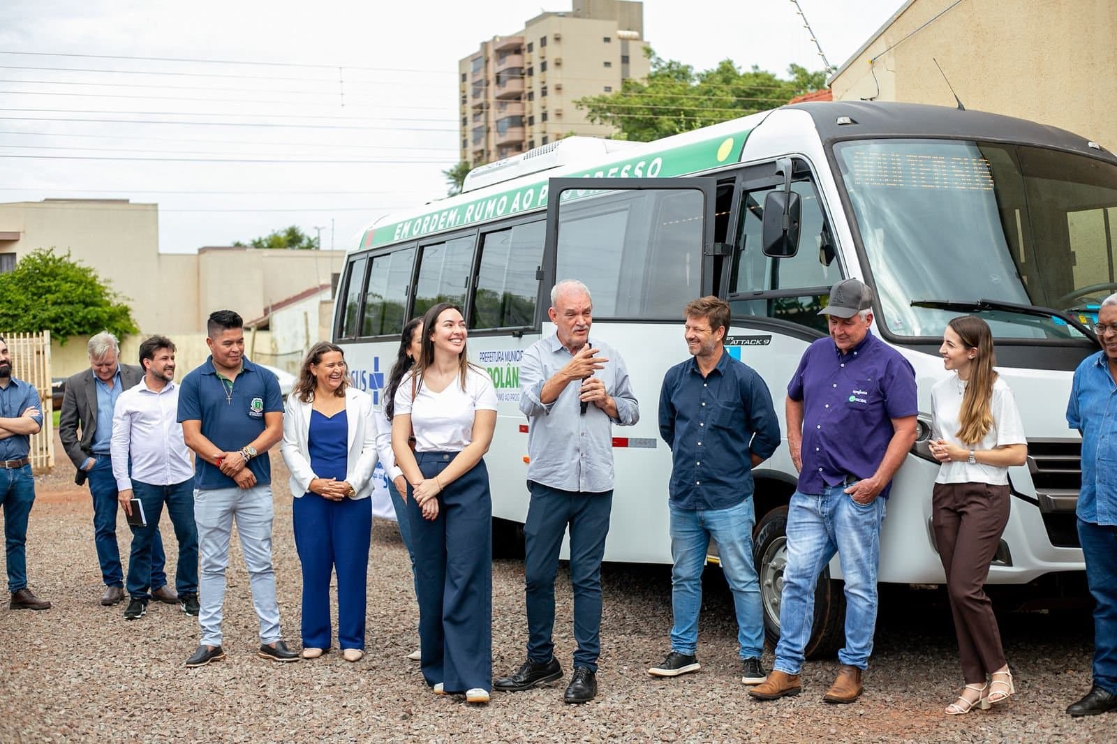 Prefeitura de Sidrolândia recebe micro-ônibus para atender pacientes de Hemodiálise