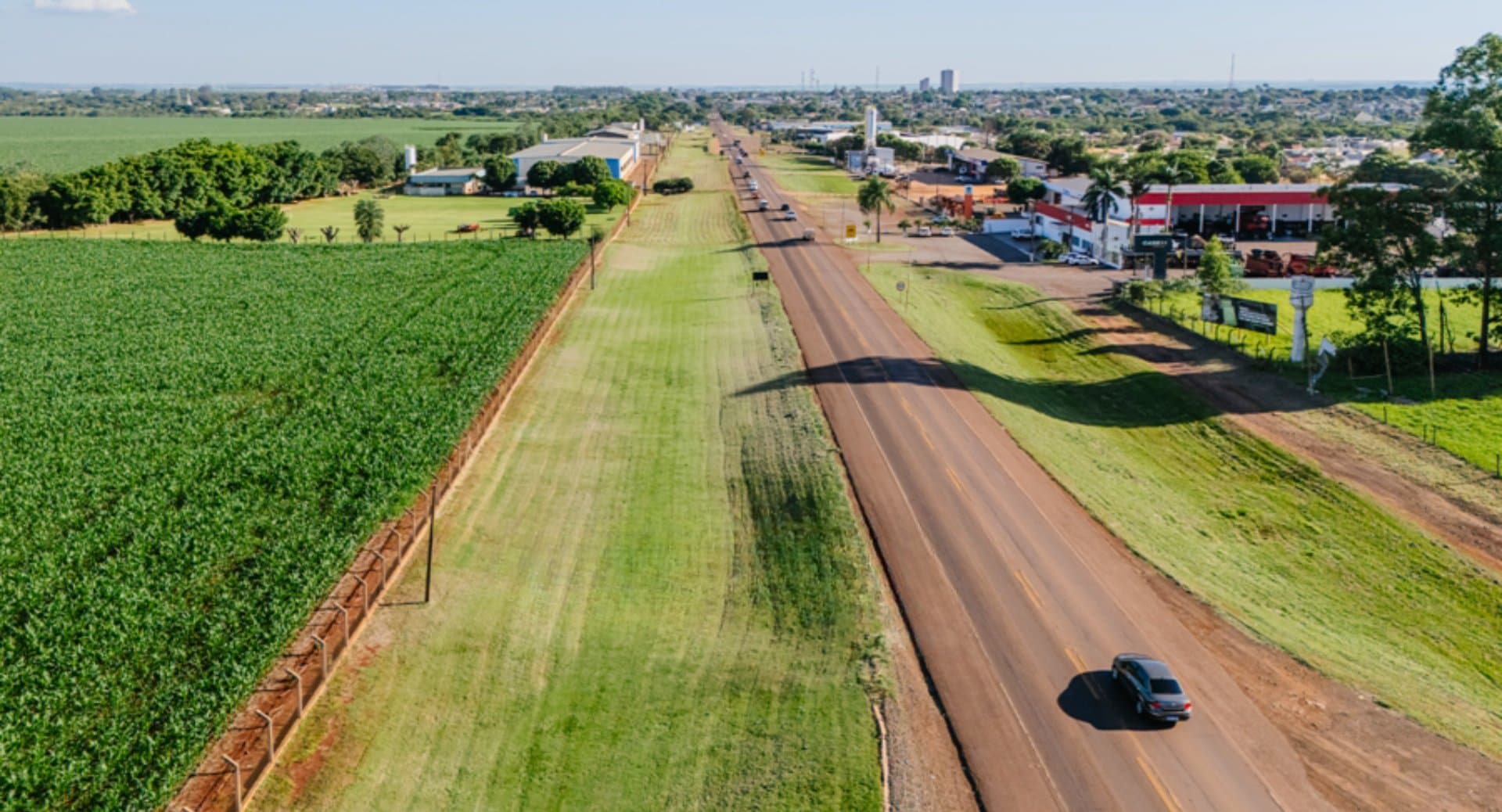 Secretaria de Infraestrutura intensifica serviços de limpeza nas estradas de acesso à Sidrolândia