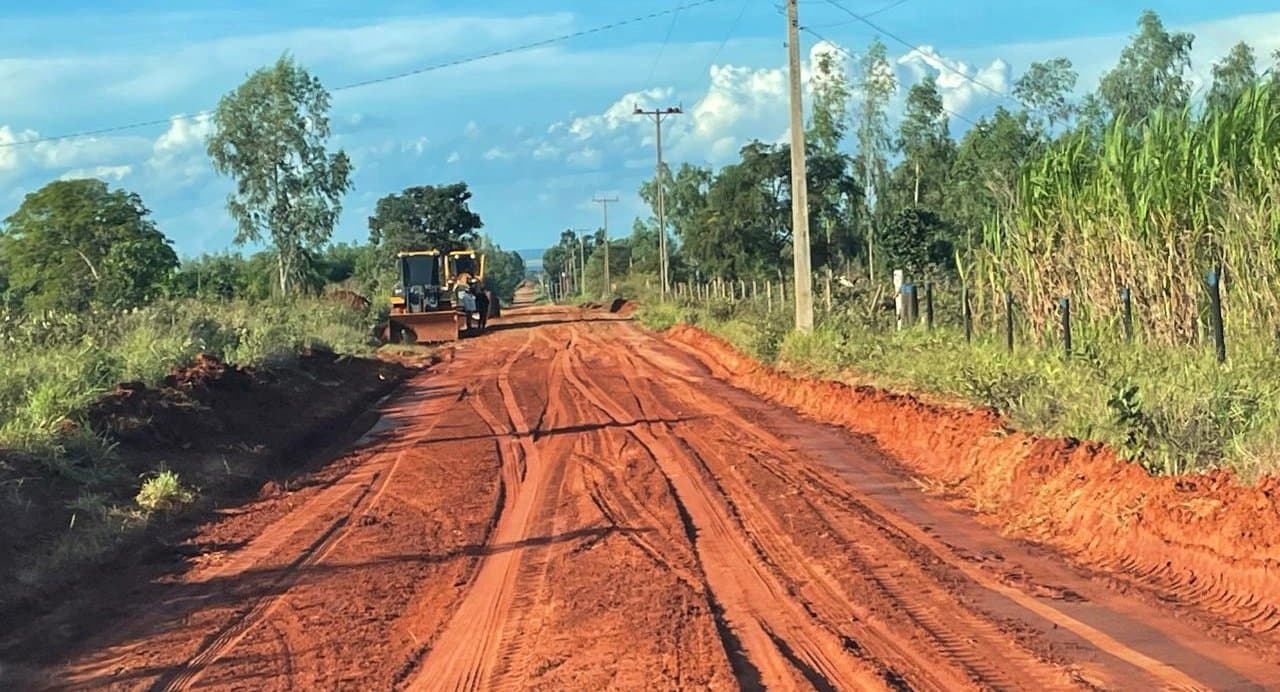 Prefeitura de Sidrolândia mobiliza equipes para manutenção de estradas rurais após período de chuva