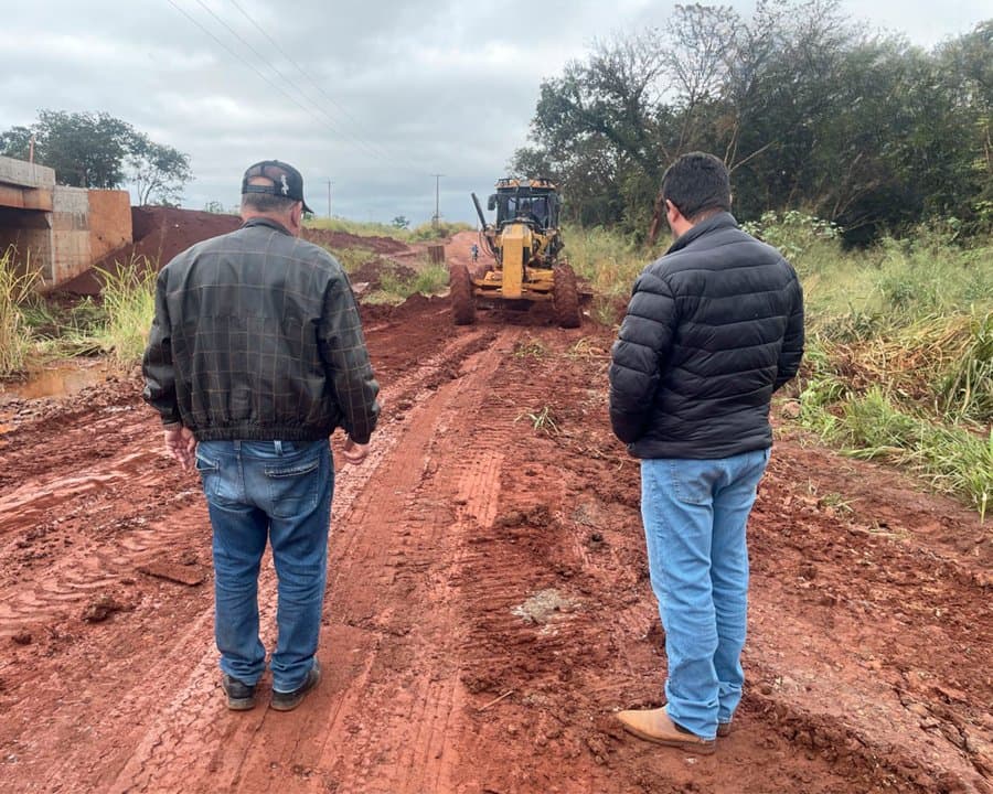 Prefeito acompanha obras e destaca que acesso à região de Anhanduí na MS-258 foi liberado