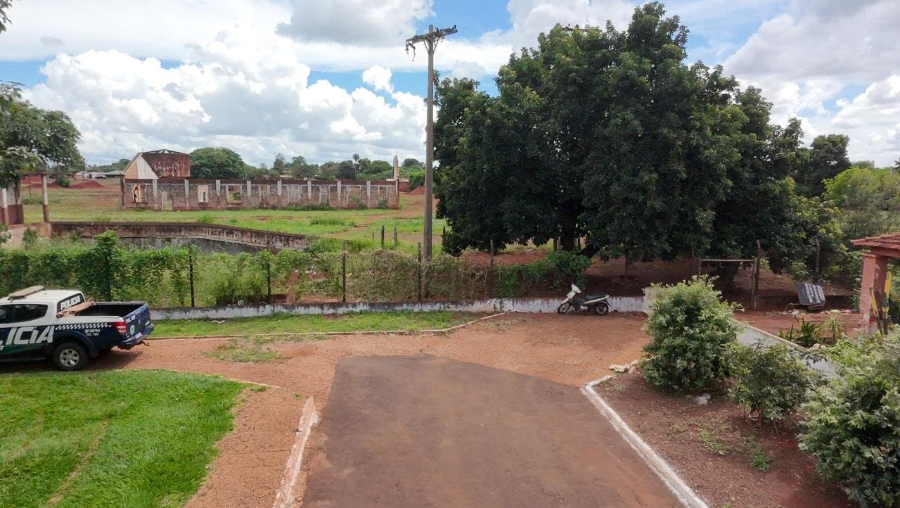 Homem é perseguido e esfaqueado nas ruínas da antiga estação ferroviária em Maracaju