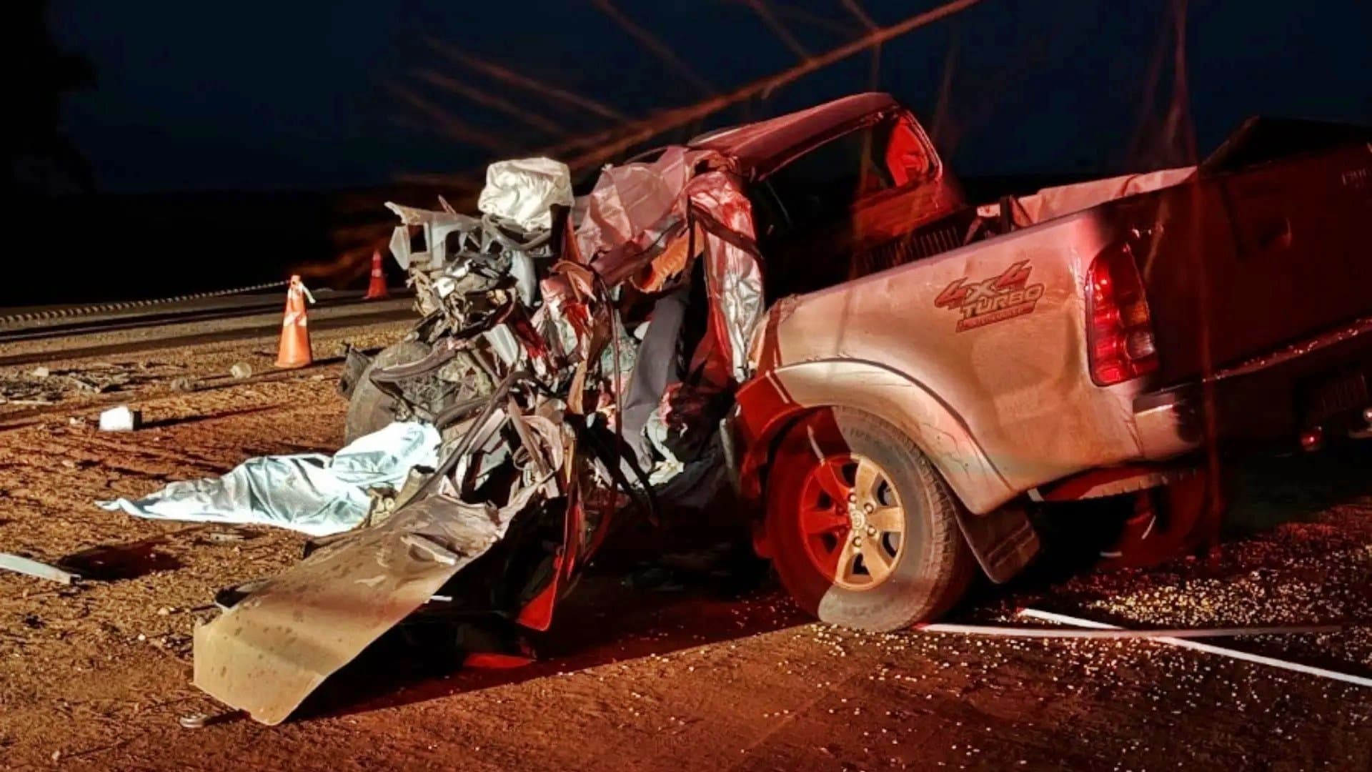 Homem de 36 anos morre em colisão entre caminhonete e bitrem na MS-141