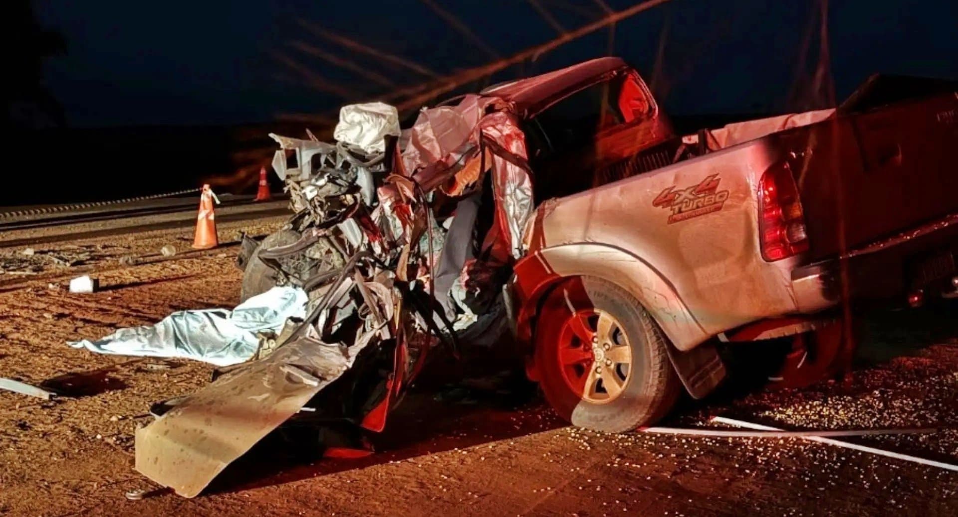 Homem de 36 anos morre em colisão entre caminhonete e bitrem na MS-141