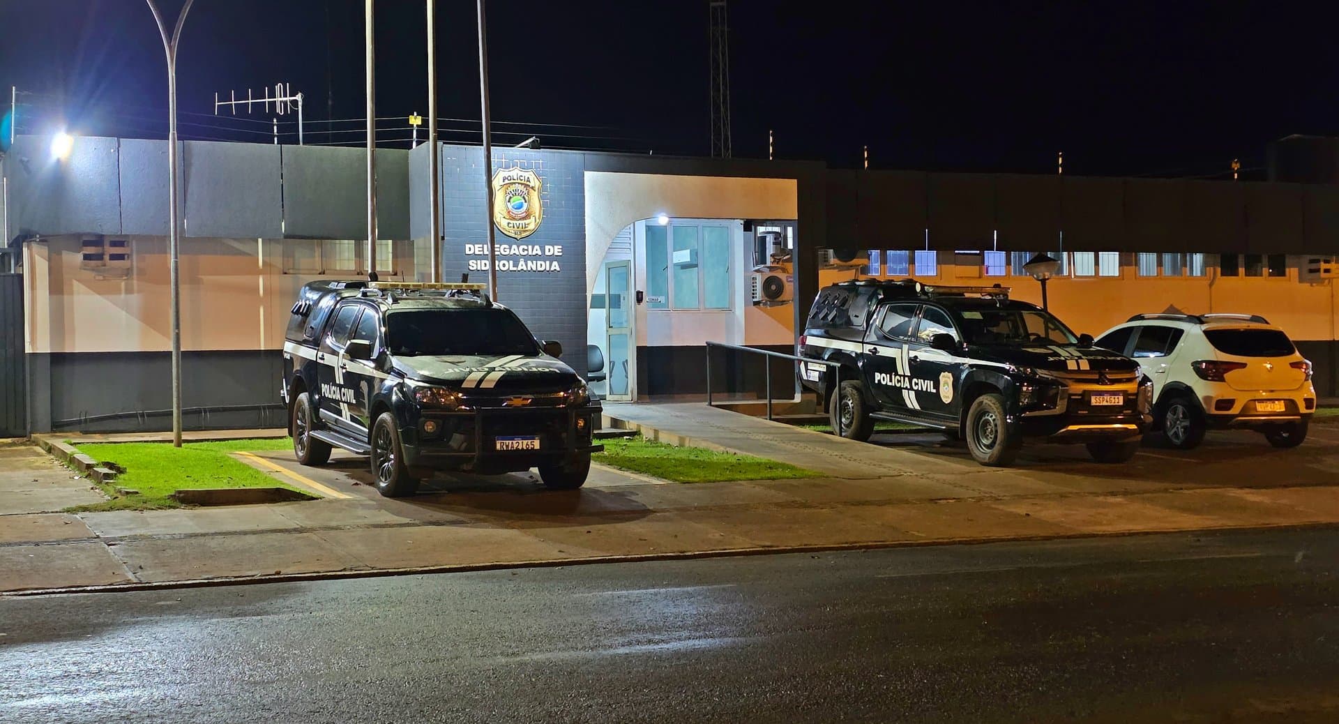 Após furtar farmácia, dupla de meliantes comemora ação e é presa pela Polícia Militar em Sidrolândia