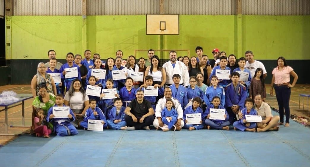 Cerimônia marca conquista de novas graduações para alunos do Instituto Pequeno Cidadão em Sidrolândia