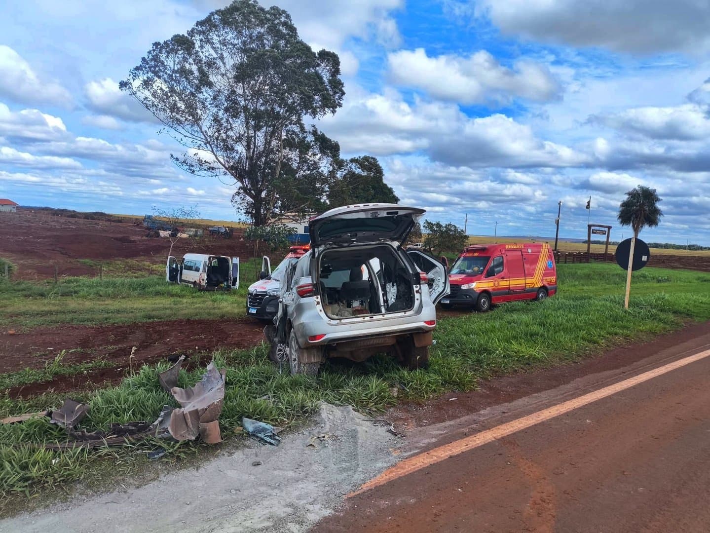 Acidente entre van e SW4 deixa 11 feridos na BR-060 entre Sidrolândia e Nioaque